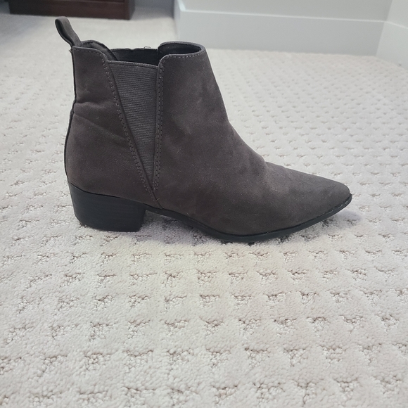 Point toe Chelsea boots - Picture 3 of 3